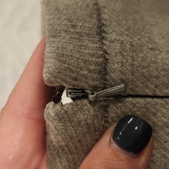 BCBGMaxAzria Gray Knee-Length Pencil Skirt Size 2! - Picture 5 of 10